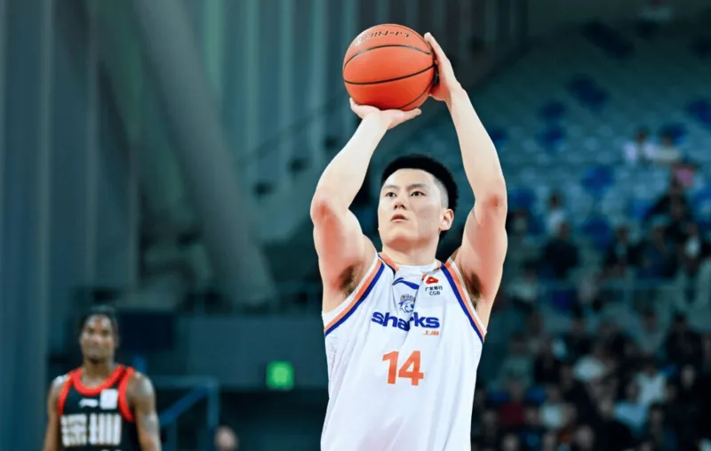 开云体育下载APP-李弘权全场10中7、三分5中3得到19分5篮板2助攻1抢断