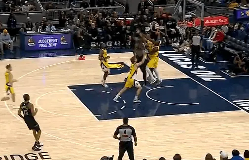 开云体育下载APP-蔡恩-威廉森突破一打三，抛投再进目前7中7已砍下18分