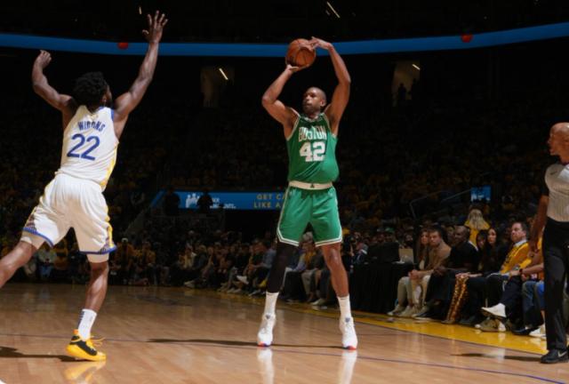 kaiyun-家有一老如有一宝！总决赛老处男霍福德决定G1胜负