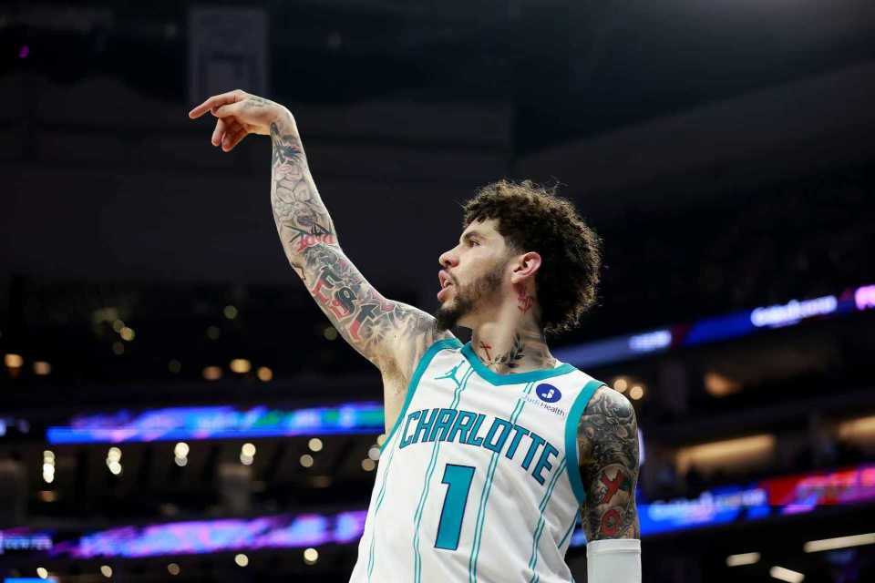 kaiyun-黄蜂4人20+力克国王：三球30+6+5 德罗赞空砍39+6