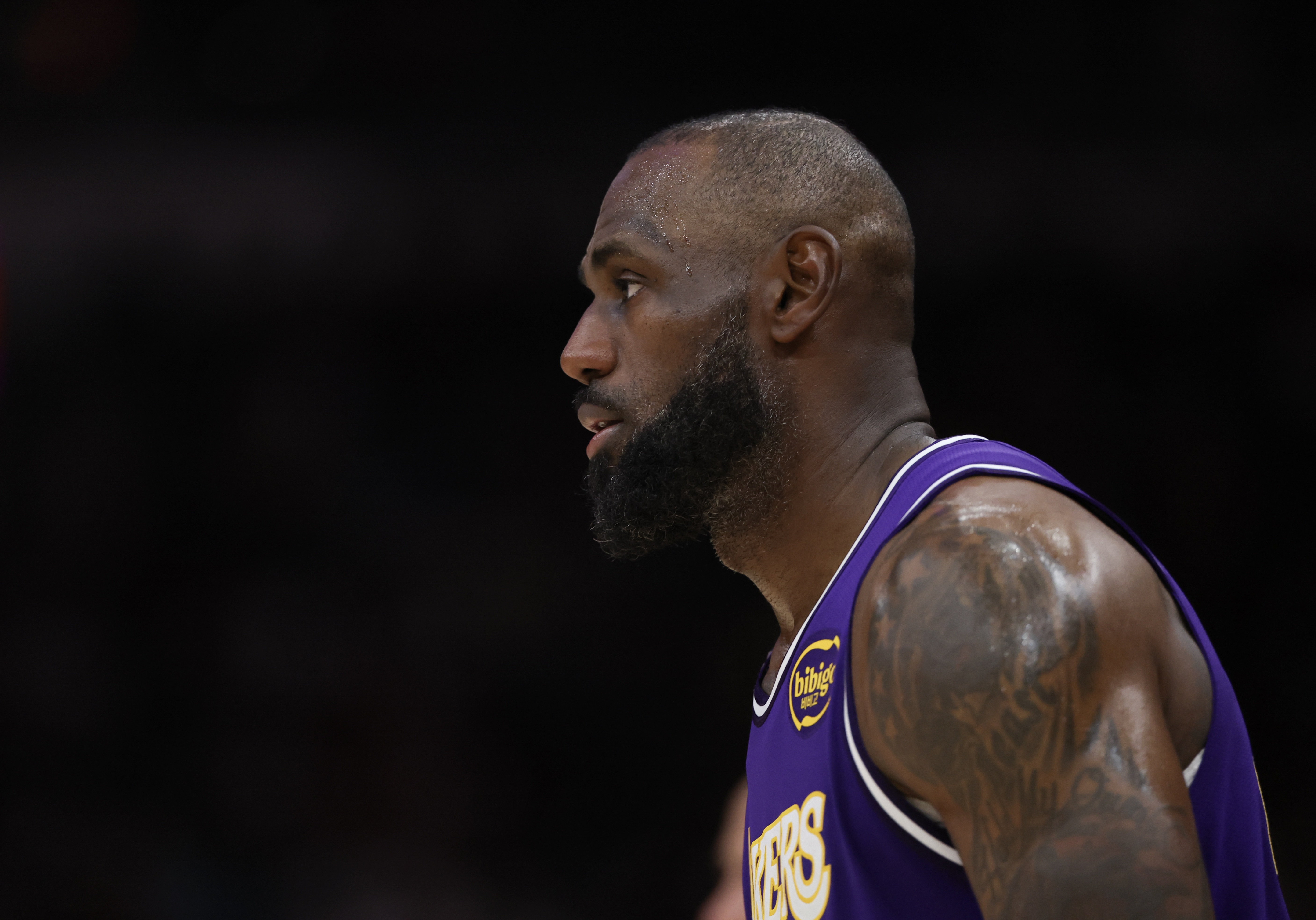 开云体育下载APP-15季后赛欧文&amp;乐福受伤&amp;21浓眉受伤！詹媒：为何是詹姆斯来承受？